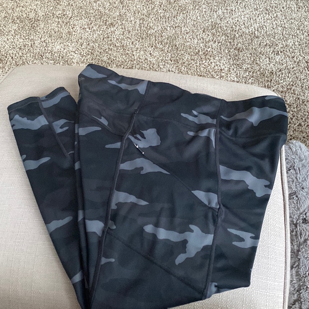 Athleta camo tights, blank on their name but very comfy and in great condition
